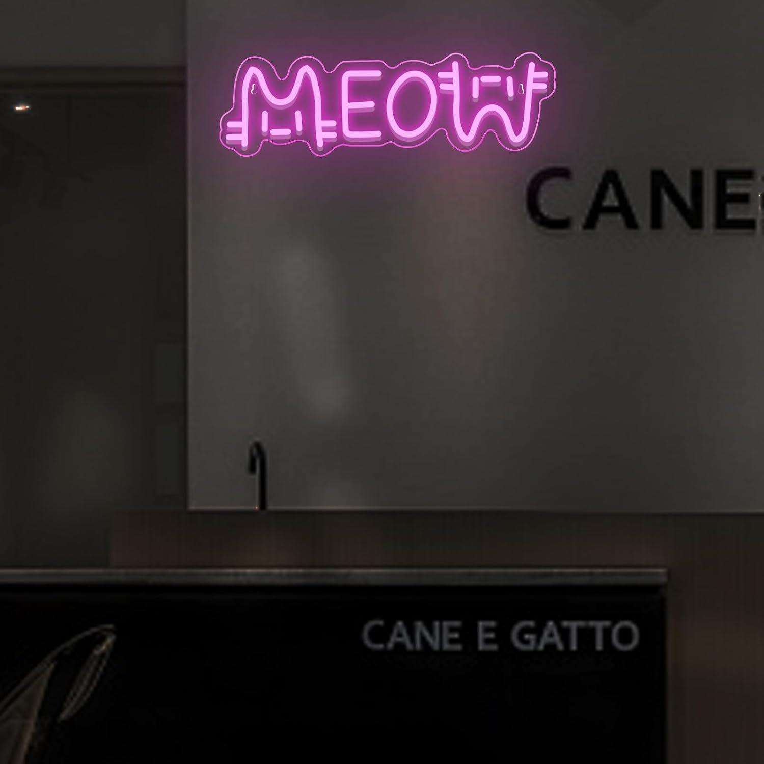 لافتة نيون على شكل قطة تعمل با - مراجعة Home Bar Cafe وسعره